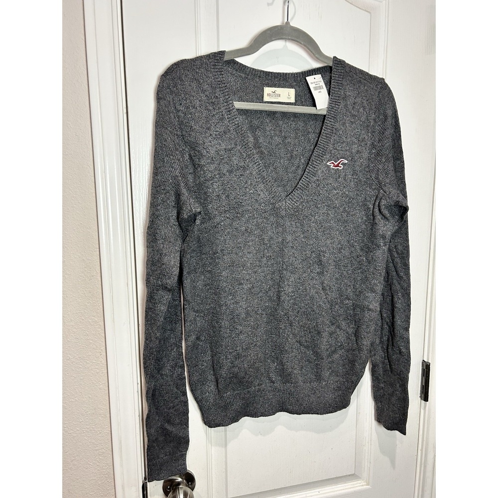 NWT Hollister Gray V-Neck Knit Sweater Classic Red Seagull Logo Pullover Size L